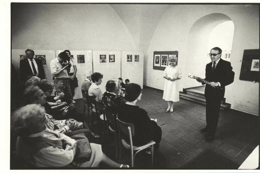 Vpředu stojí manželé Bohdalovi